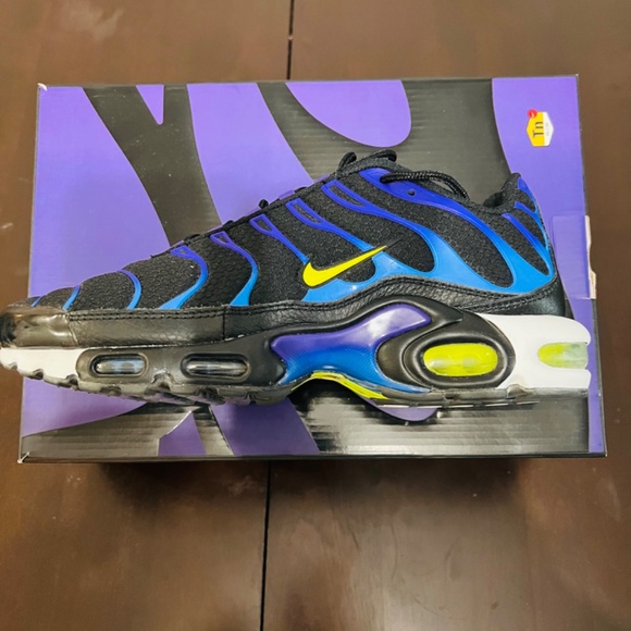 NIKE SHOES - Picture 7 of 8